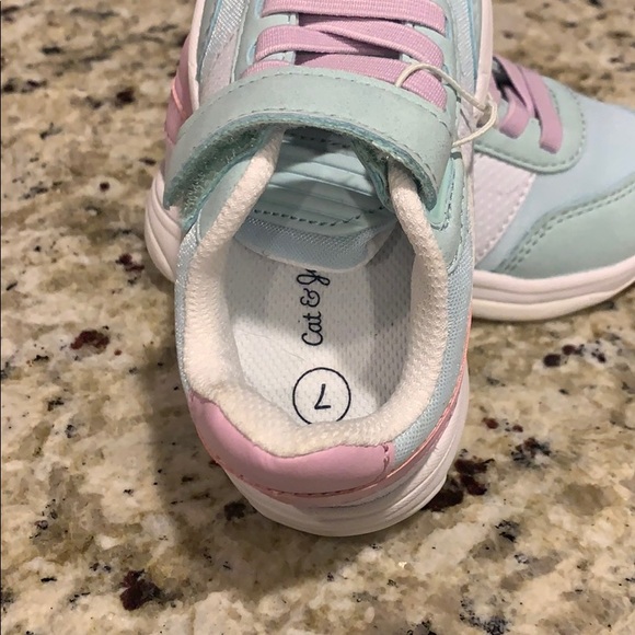 Size 7 Cat & Jack sneakers - Picture 4 of 4